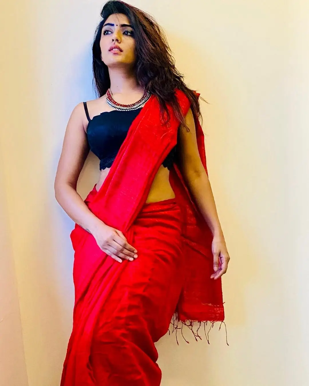 EESHA REBBA STILLS IN INDIAN TRADITIONAL MAROON SAREE BLACK BLOUSE 10